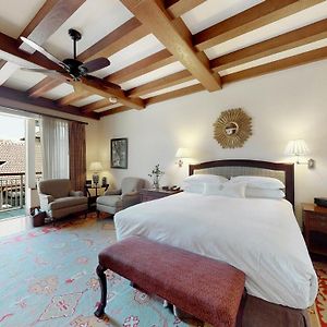 Standard Room King Bed